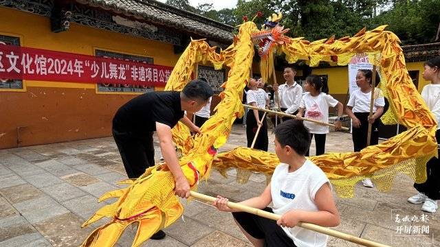 🌸2024澳门资料免费大全🌸丨新源县：夏日“村晚”唱响农村新生活